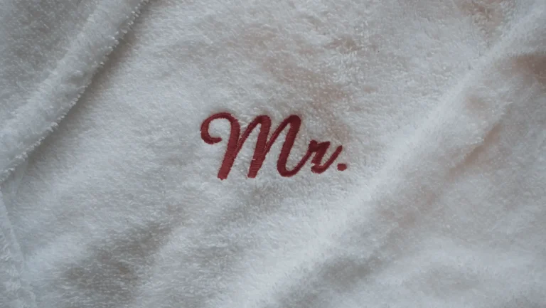 Peignoir brodé « Monsieur »