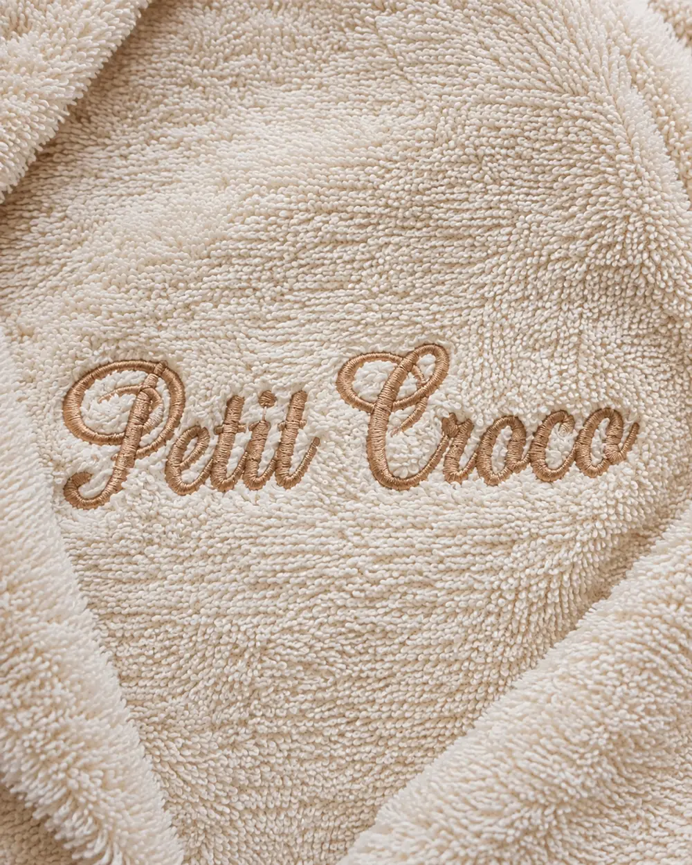 Peignoir de couple écru brodé au petit nom « Petit Croco » en fil beige