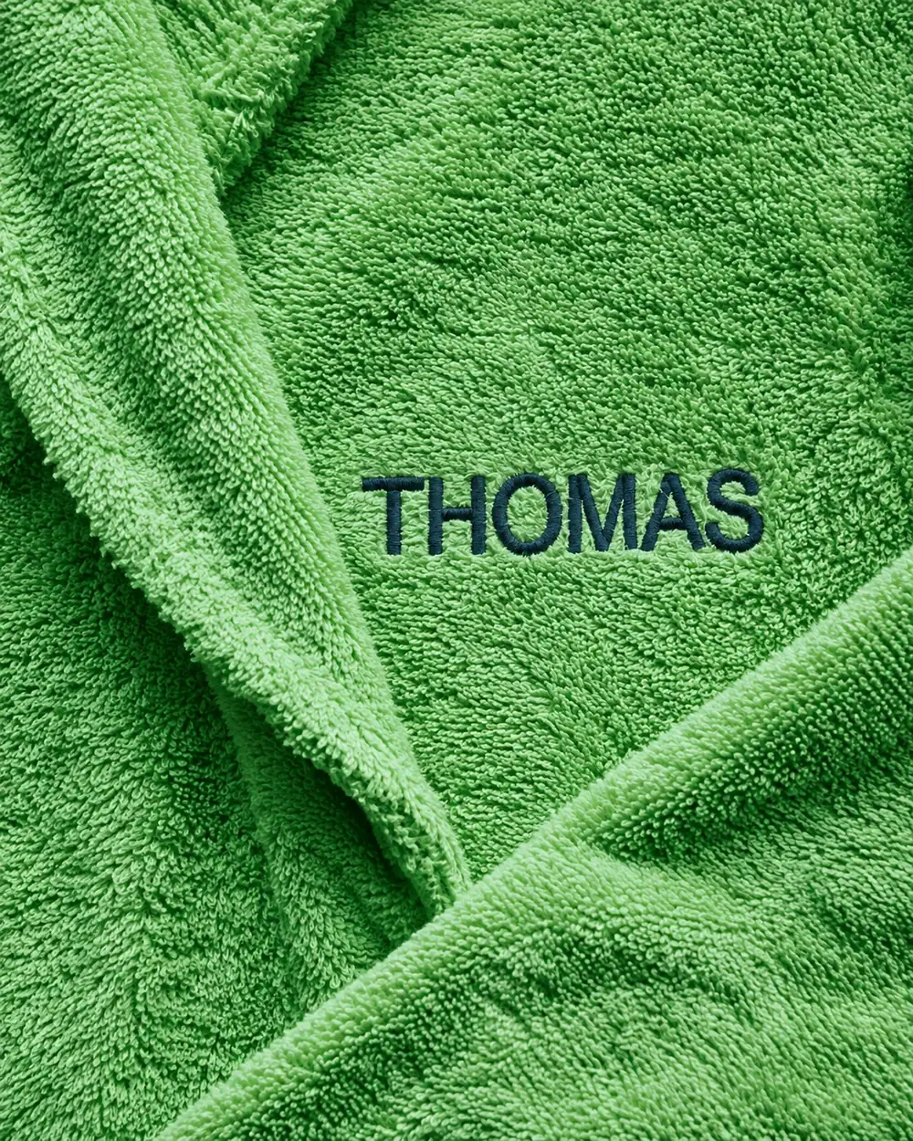 Peignoir personnalisé couple vert brodé au prénom « THOMAS » en fil marine