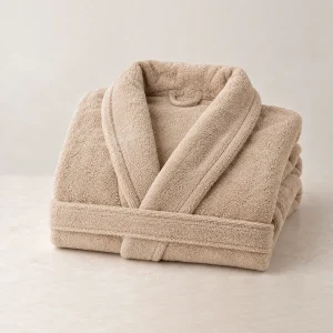 Peignoir personnalisé pour femme en éponge beige, plié, col châle et ceinture